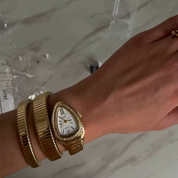 Serpenti Luxury Gold Wrap Watch with Crystal-Embellished Teardrop Dial - Picture 8 of 17